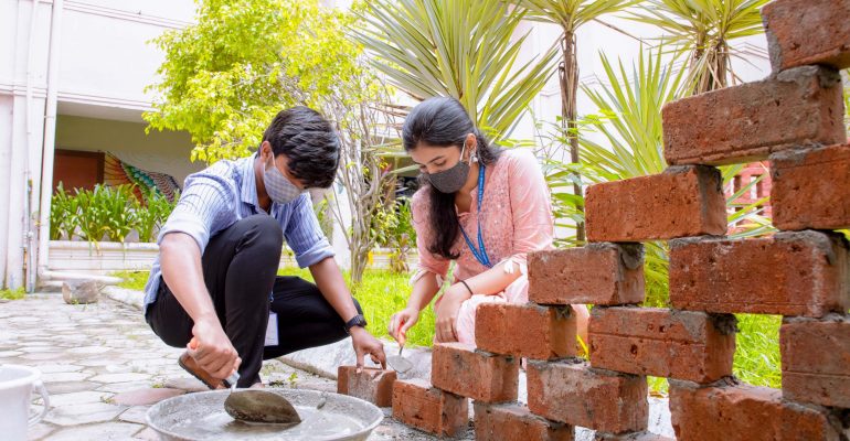 Acad_Arch_StudentsWorking_withMask_VOOL6816