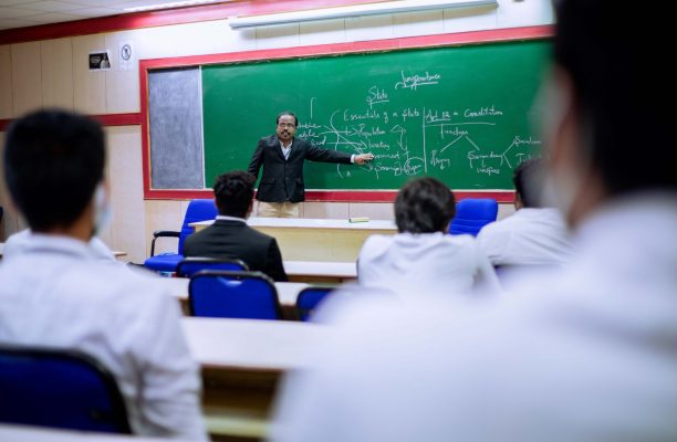 Acad_Law_StudentsinClass_VOOL6940