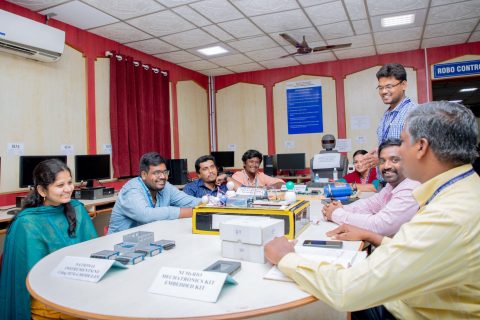 Acad_Mech_DiscussionFaculty_VOOL6797