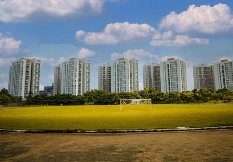 Campus_Ground-Buildings-Clouds_VOOL0255