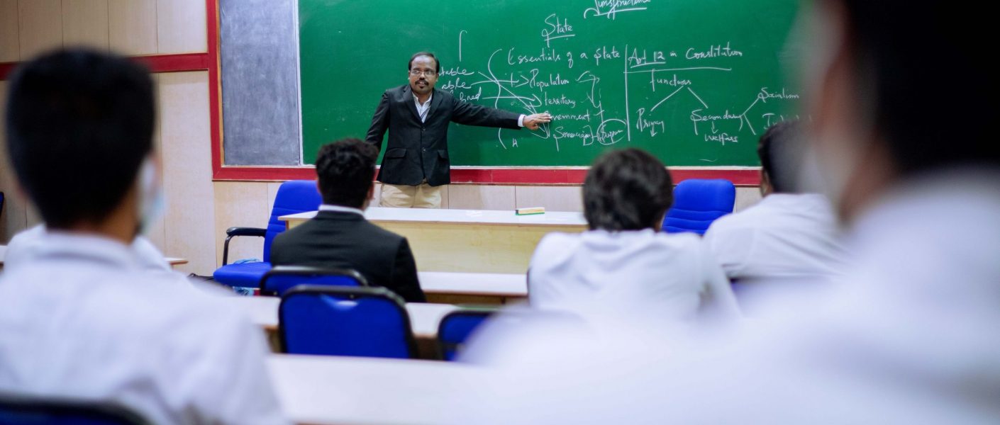 Acad_Law_StudentsinClass_VOOL6940